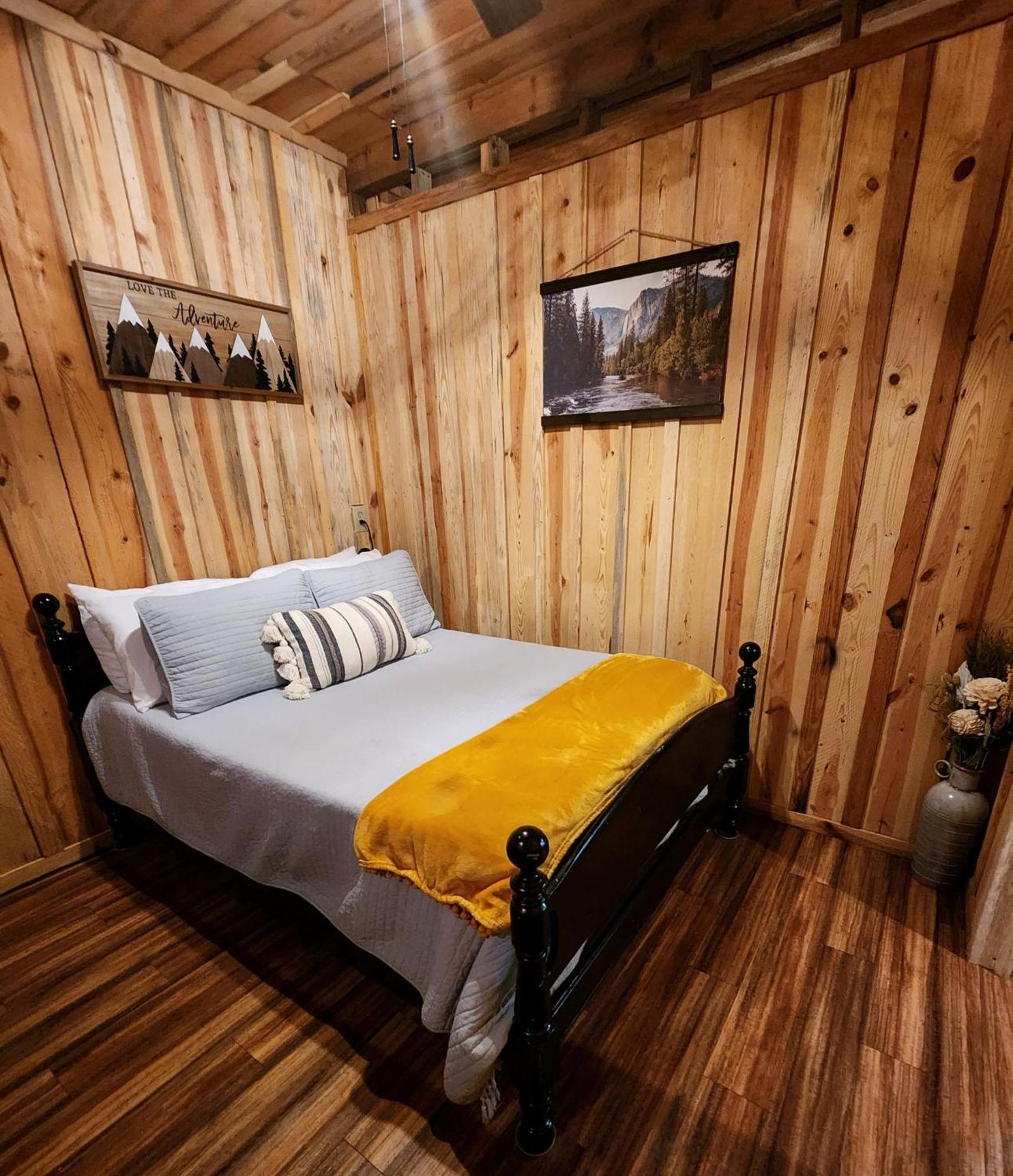 Unique Country Cabin Meets Farmhouse Modern!!! Mena Exterior photo