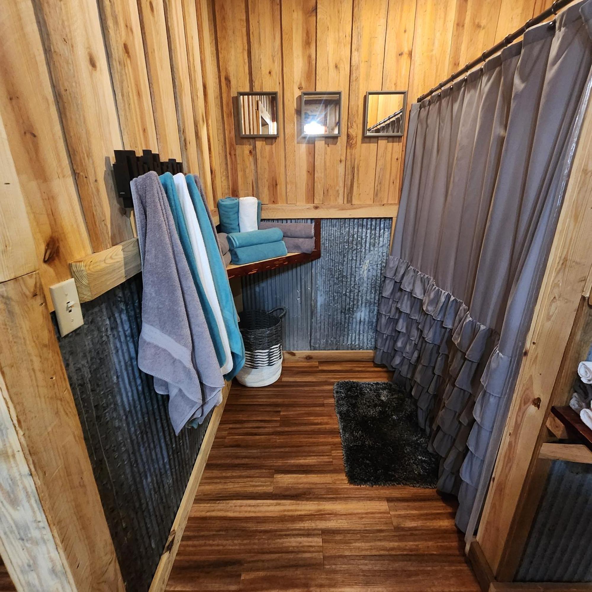 Unique Country Cabin Meets Farmhouse Modern!!! Mena Exterior photo